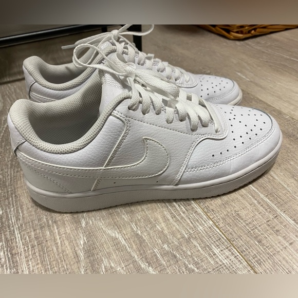 White Nike Air Force Ones, Very Good Condition only worn once - Picture 2 of 4